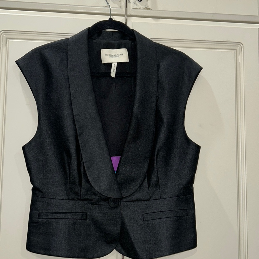 BCBGMAXAZRIA RUNWAY Black vest top